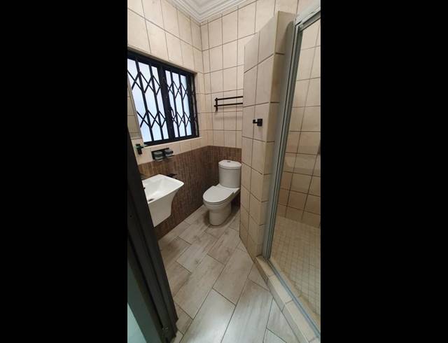 2 BEDROOM PROPERTY TO RENT IN MENLO PARK